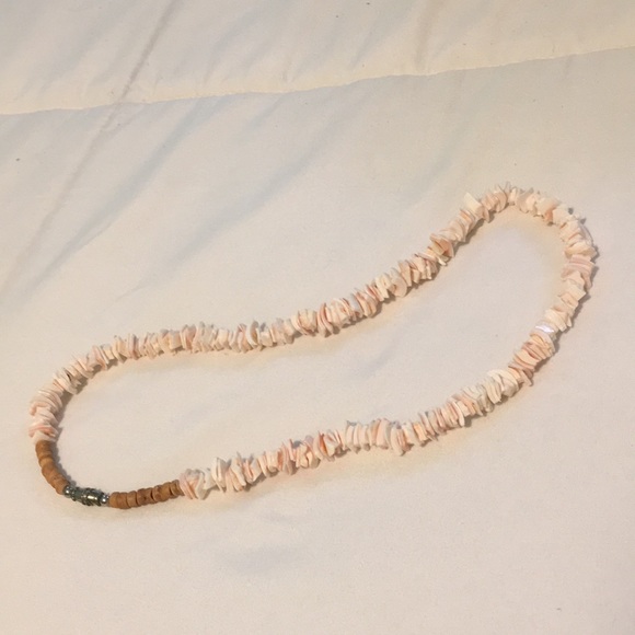 Jewelry - puka chip shell necklace